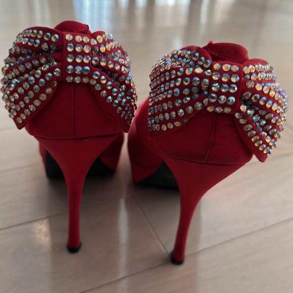 Red Crystal Bow Platform Pumps Size 8.5 - Picture 5 of 5